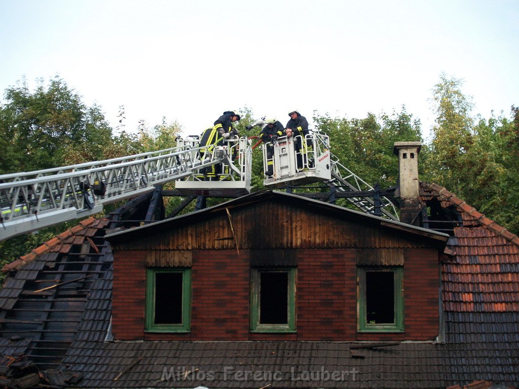 Brand Schuetzenhof Neusser Landstr P6610.JPG